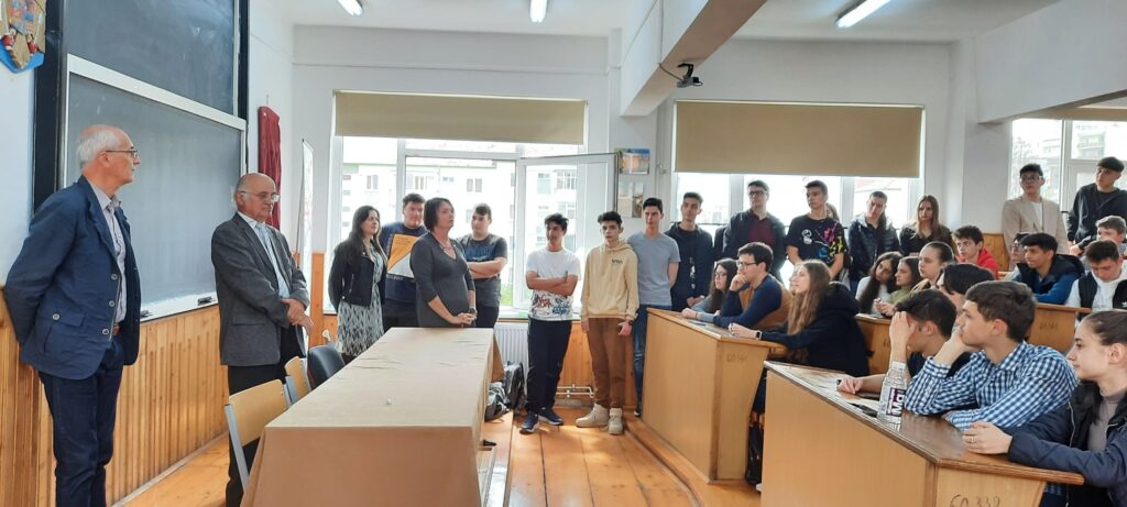 Peste 230 de elevi din cinci județe au participat la cea XII-a ediție a Concursului Matematică Aplicată în Economie, organizată la Sibiu