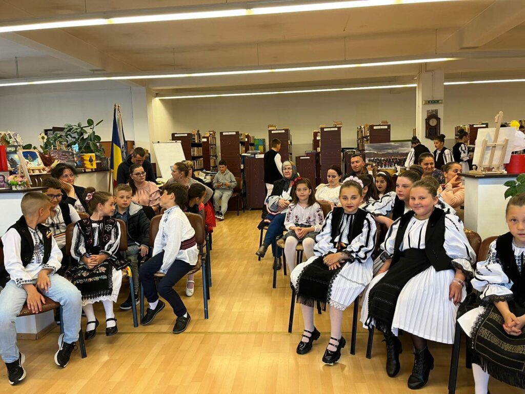 Lada de zestre a culturii noastre s-a deschis în cadrul proiectului „Educaţia - punte între identitate, cultură şi tradiţie"
