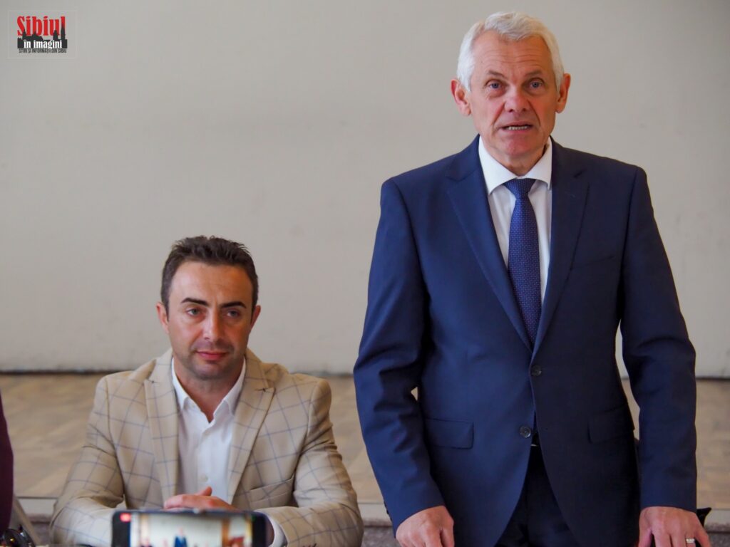 FOTO- VIDEO Problema abandonului școlar în rândul elevilor minori, dezbătută și la Tălmaciu. Părinții vor școală online doar pentru copiii lor, însă autoritățle susțin că e discriminare