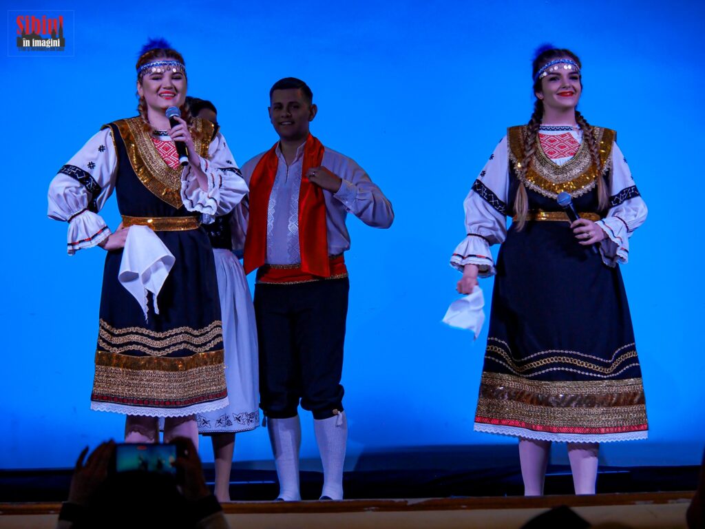 Artistul Răzvan Năstăsescu a impresionat cu o canțonetă specatorii prezenți la evenimentul „Europa cântă și dansează”