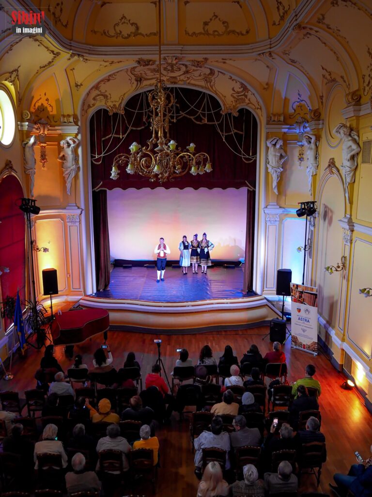 Artistul Răzvan Năstăsescu a impresionat cu o canțonetă specatorii prezenți la evenimentul „Europa cântă și dansează”