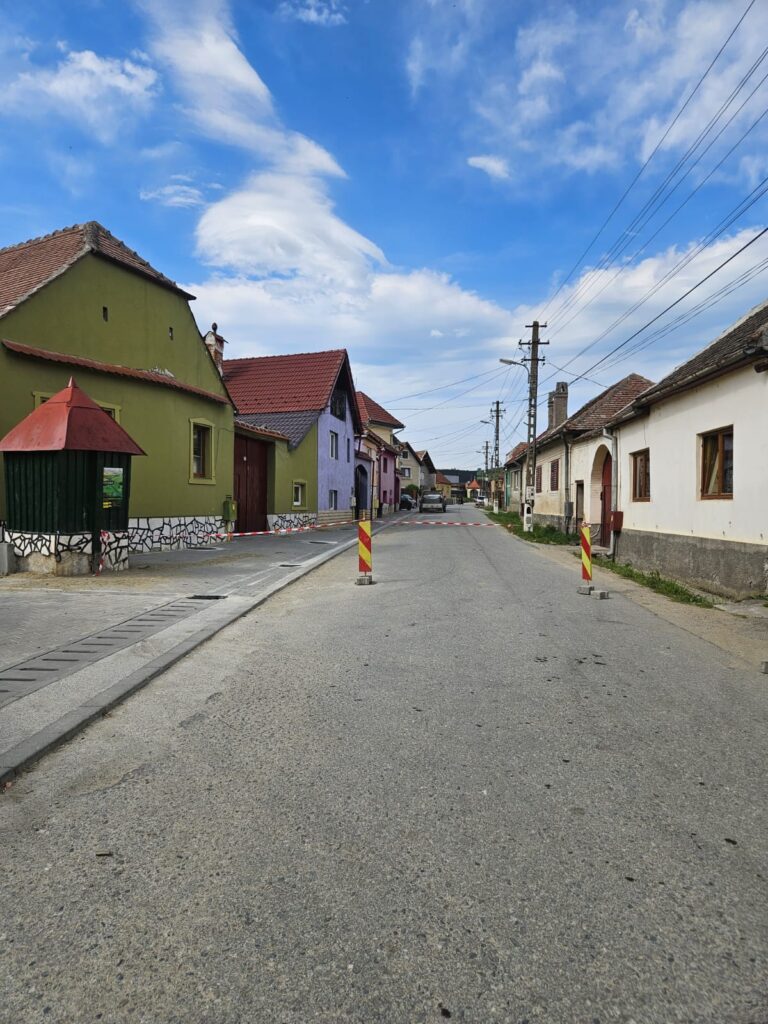 Strada Traian (porțiunea cuprinsă între Cimitir și intersecția cu strada Tălmăcelului), închisă pentru lucrări de reabilitare