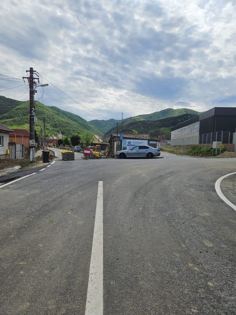 Strada Traian (porțiunea cuprinsă între Cimitir și intersecția cu strada Tălmăcelului), închisă pentru lucrări de reabilitare