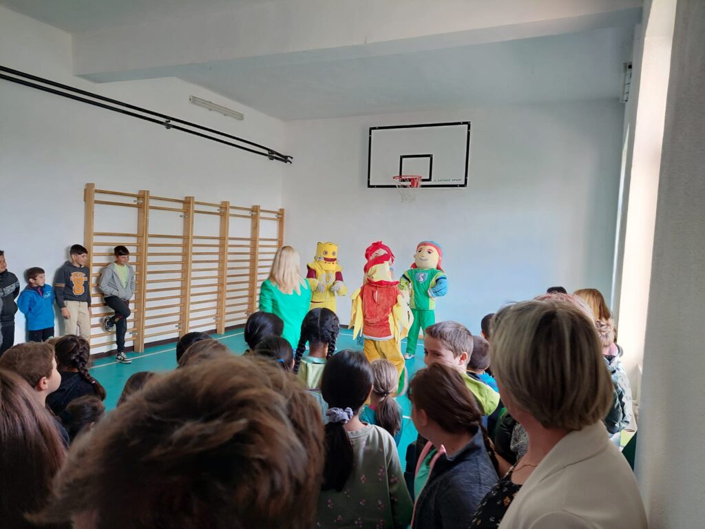 Ziua Europei, sărbătorită de reprezentanții ADI Eco Sibiu alături de elevii comunei Porumbacu de Jos