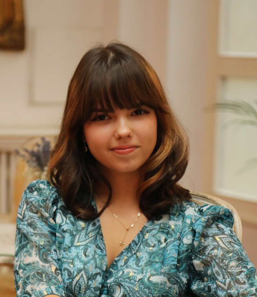 Andreea Luiza Teleșpan, Alexia Mihaela Ciobănuc și Luca Paul Anastase sunt absolvenții ai clasei a VIII-a de 10 de la CNOG