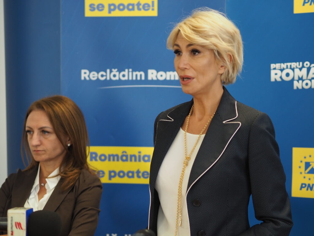 Daniela Cimpean, Raluca Turcan