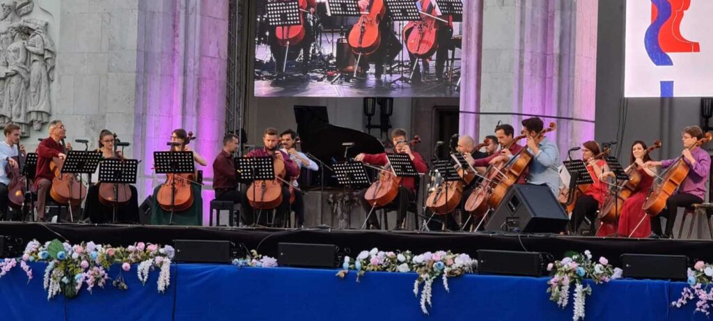 Violoncellissimo, unul dintre cele mai vestite ansambluri camerale românești, v-a pregătit pentru ZMRA un concert care merită prezența dumneavoastră