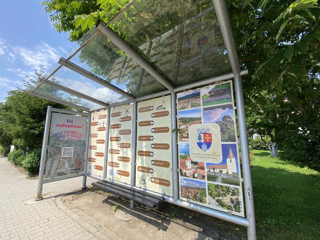 FOTO - Istoria, cultura și sportul orașului Tălmaciu, văzute prin stații de autobuz