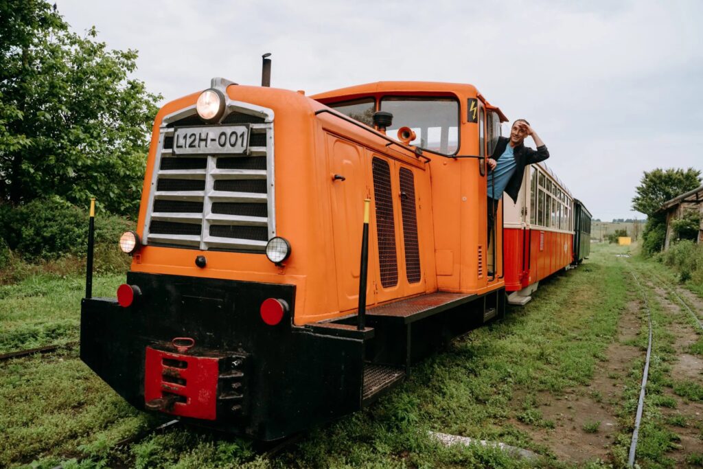 Reprezentanții Programului „Anii Drumeției” vă invită într-o experiență autentică cu Mocănița pe Valea Hârtibaciului