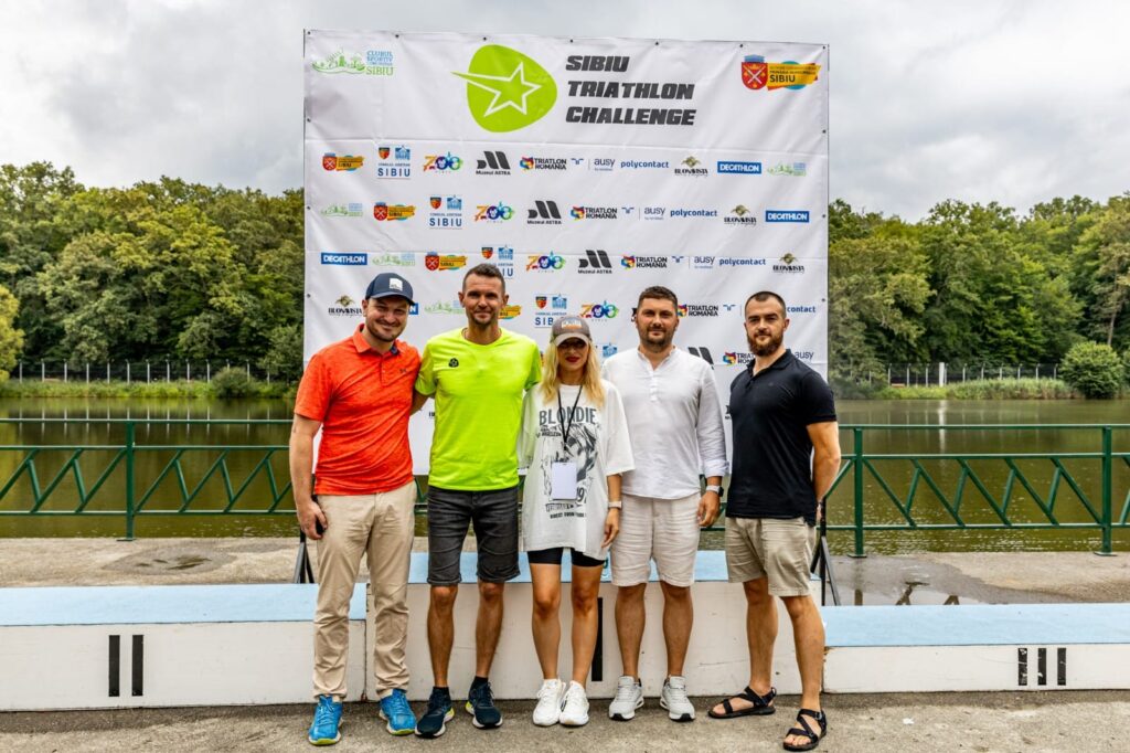 Cea de-a doua ediție a competiției organizată de Clubul Sportiv Comunitar Sibiu a reunit peste 360 de sportivi din întreaga țară care și-au măsurat forțele la înot, ciclism și alergare.