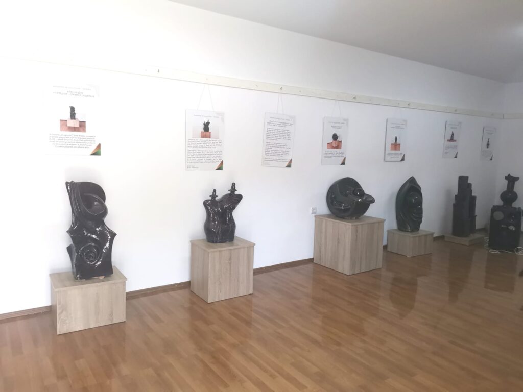 Muzeul de Istorie „Valea Hârtibaciului” va găzdui expoziția de sculptură „GENEZA”