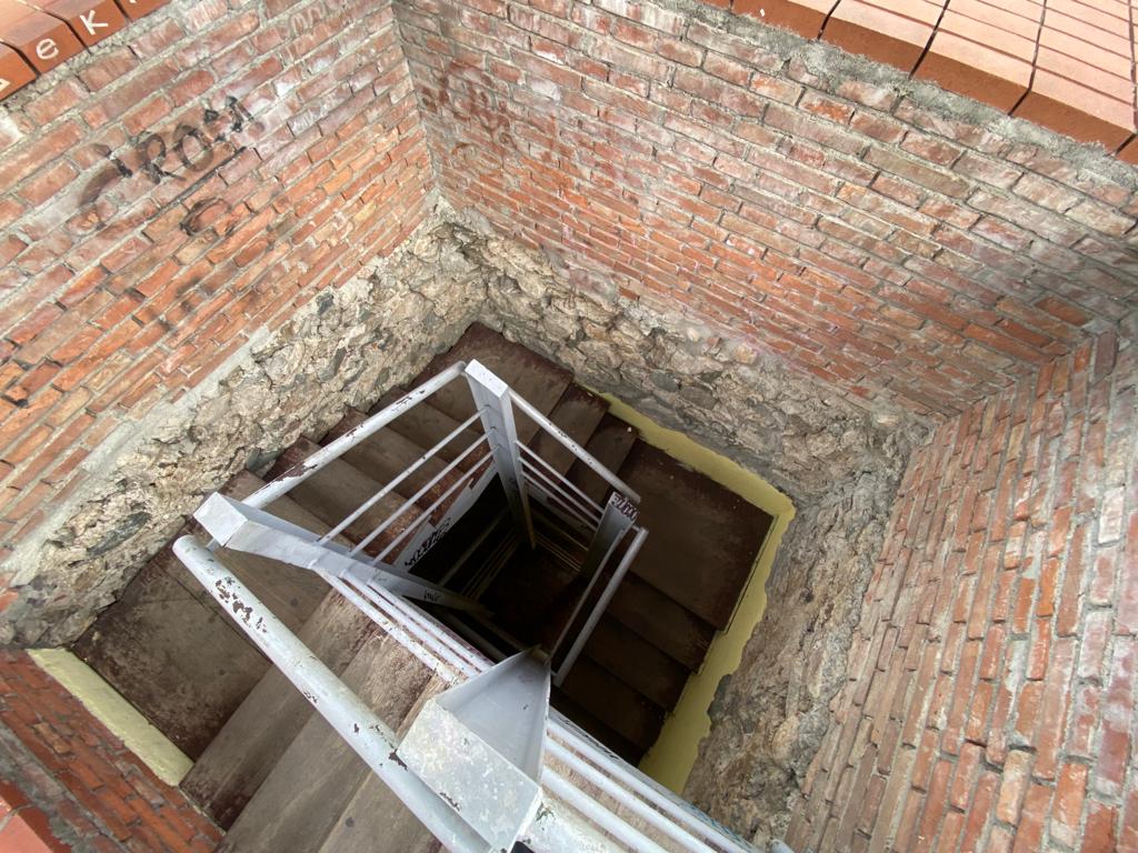 Pasajul dezolant din centrul Sibiului „Afară-i vopsit gardul, înăuntru-i leopardul”