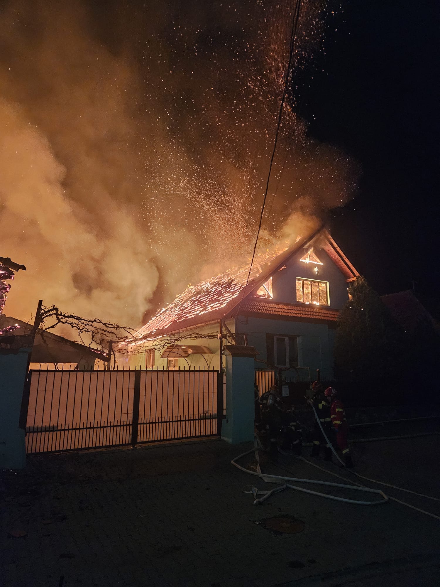 Apel Umanitar. Ajutor pentru familii afectate de incendiul din Boița