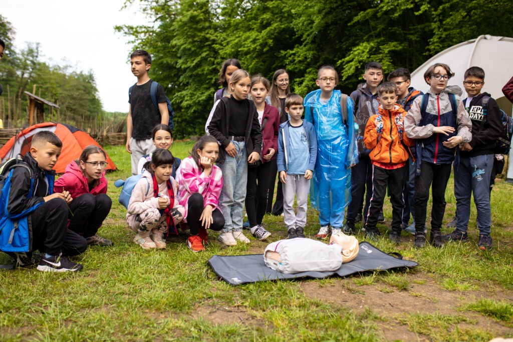 Copiii învață la Târgul de Ecoturism să salveze vieți