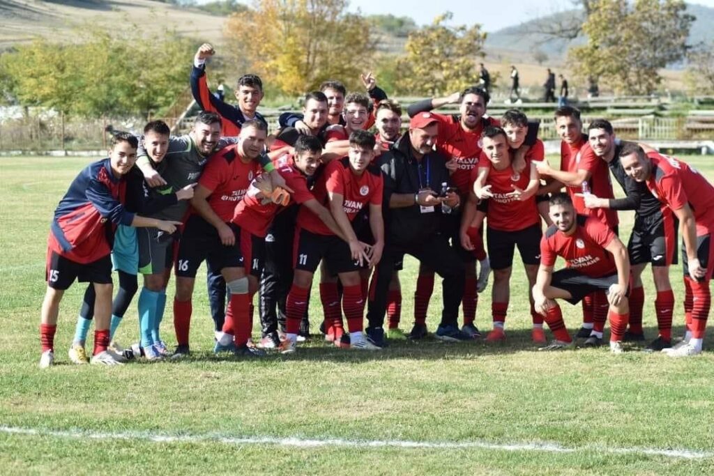 FOTBAL CLUB TĂLMACIU- O mare familie formată din jucători, conducători, părinți, rude, suporteri și cei care ne sprijină necondiționat