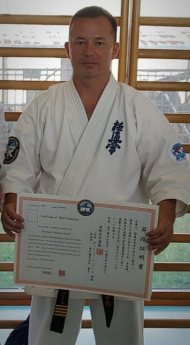 FOTO- VIDEO După 3 decenii dedicate sportului „Karate Kyokushin”, campionul Christian Hirsch a fost promovat la gradul de GODAN 5 DAN