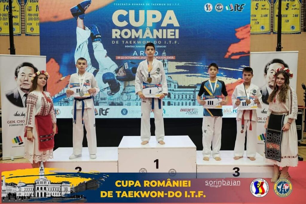 Luca Cherăscu a câștigat recent medalia de argint la proba de lupte juniori III - 45 kg la Cupa României de Taekwondo itf