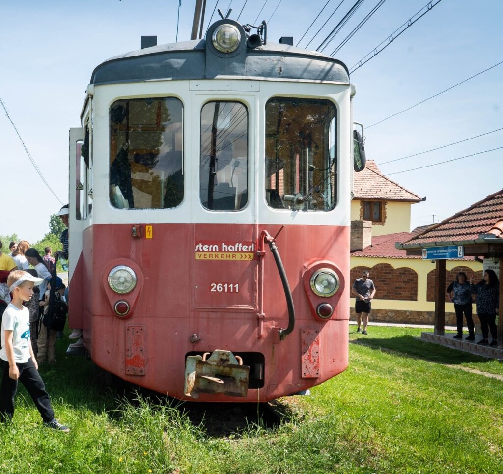 VIDEO - Știai că tramvaiul din Rășinari a fost vandalizat cu graffiti?