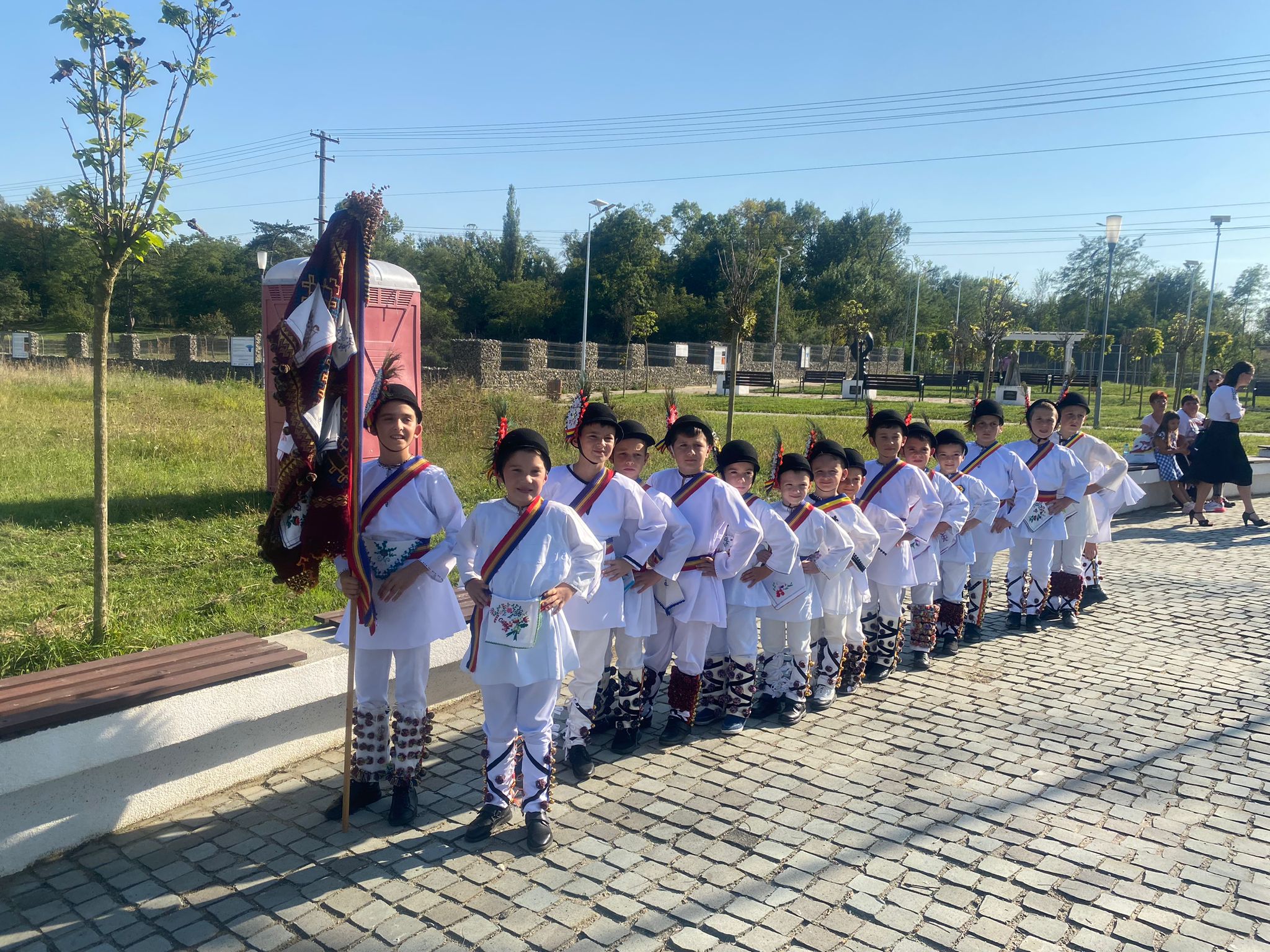 600 de elevi din Ocna Sibiului au învățat despre tradiții și obiceiuri de la 35 de profesori