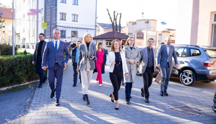 Daniela Cîmpean despre vizita ministrului Adrian Veștea: Am făcut un tur al unor investiții pe care Consiliul Județean Sibiu le derulează în folosul sibienilor