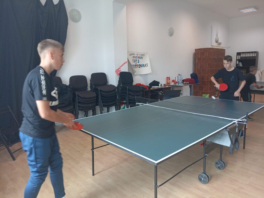 Campionat de tenis de masă la Centrul de Tineret Rășinari