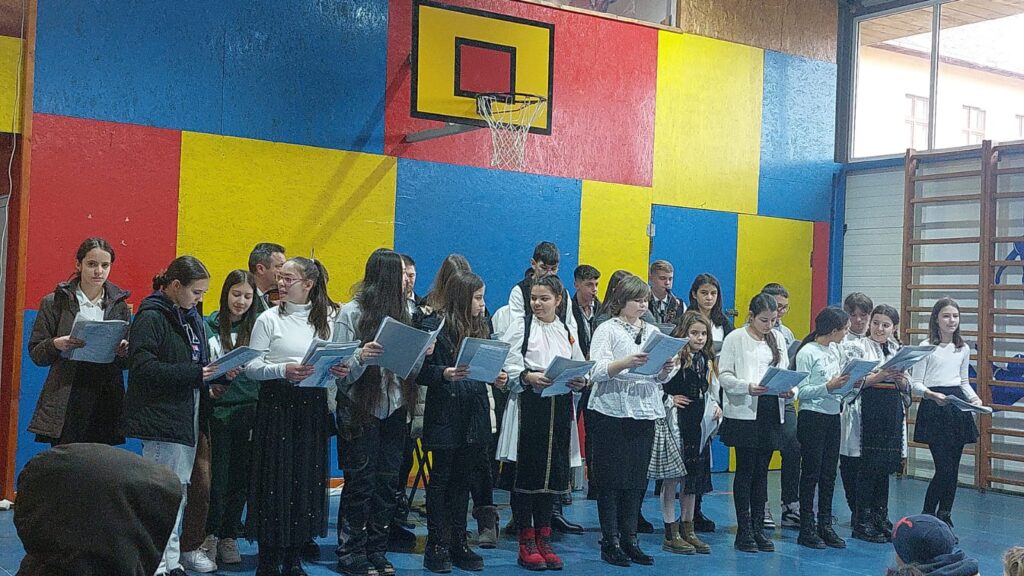 Corul Școlii Gimnaziale Andrei Șaguna din Șura Mare fac pregătiri intense pentru Ziua Națională a României