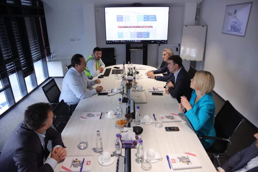 Dan Barna, Ruxandra Cibu Deaconu, Adrian Echert și Cătălin Drulă, în vizită la două firme din județul Sibiu afectate direct de lipsa oricărei predictibilități a strategiei fiscale a acestui guvern mai haotic ca niciodată