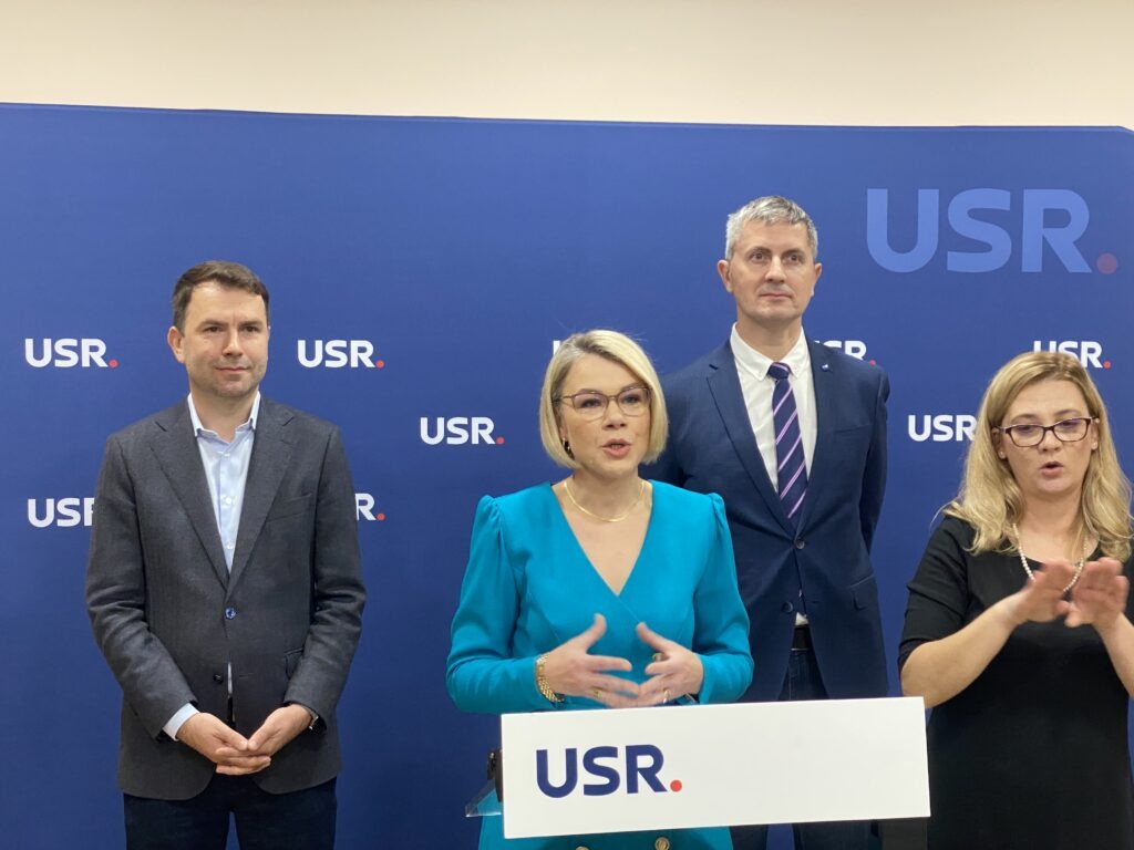 VIDEO În premieră pentru politica sibiană: Un interpret în limbaj mimico-gestual prezent în cadrul unei conferințe de presă