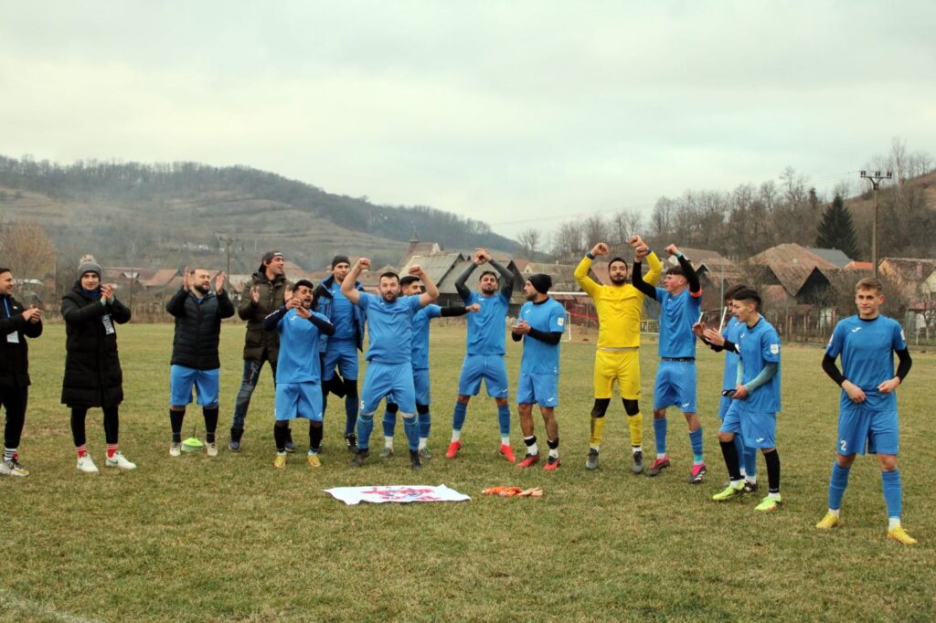 A.S.Arsenal Dîrlos câștigat derbyul cu AS Fotbal Curciu și devine lider la egalitate de puncte cu A.S. Viitorul Ațel