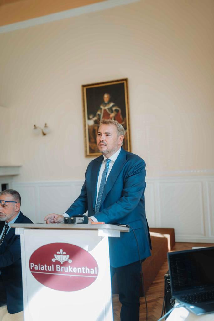 Arnold Gunter Klingeis, Ambasador HCR în România