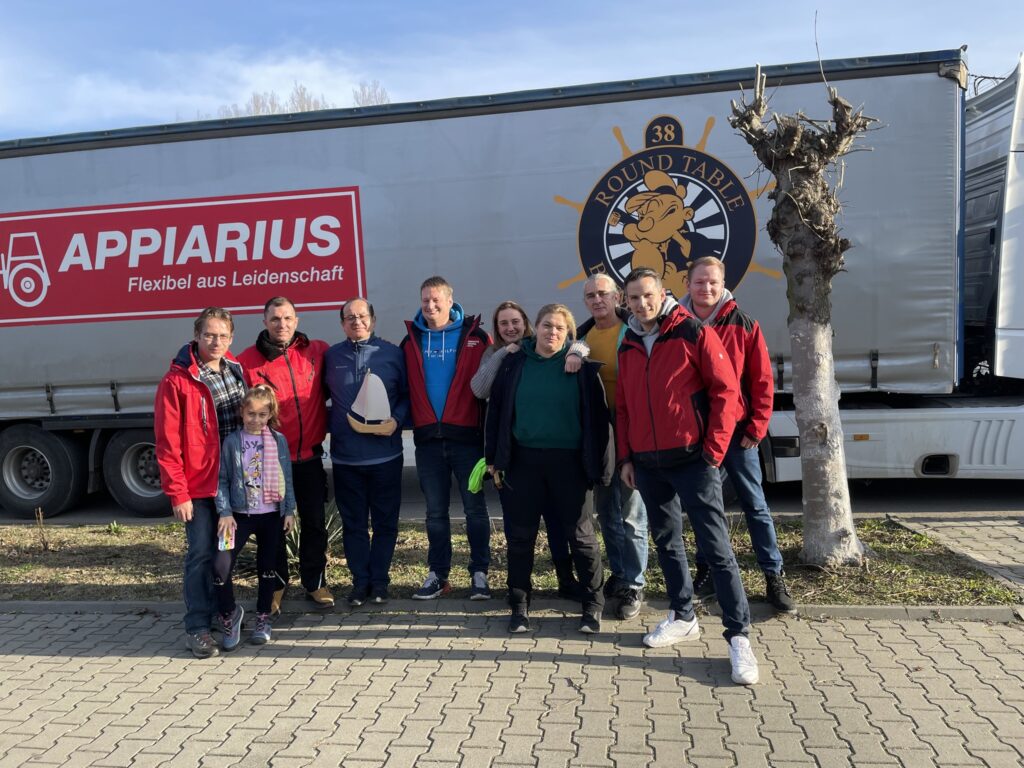 Un grup de voluntari de la Asociația Round Table din Germania şi România, trimiși de Moș Nicolae, au adus în cadrul campaniei "Bucurie într-o cutie" copiilor din UAT Copșa Mică