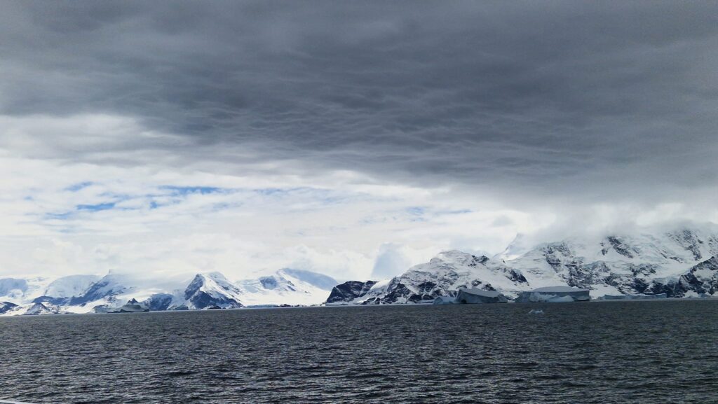 VIDEO - Adrian Bibu a pornit pe urmele lui Emil Racoviță și a ajuns în Antarctica