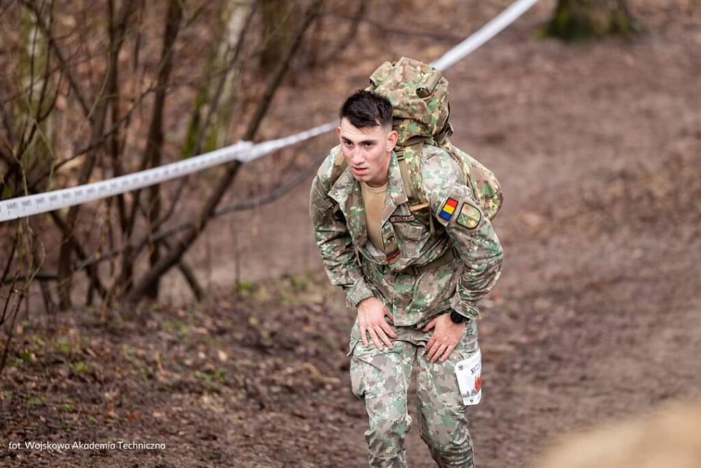 AFT Sibiu, pe podiumul unei competiții de alergare pe distanța unui semimaraton, în echipament militar, organizată în Varșovia