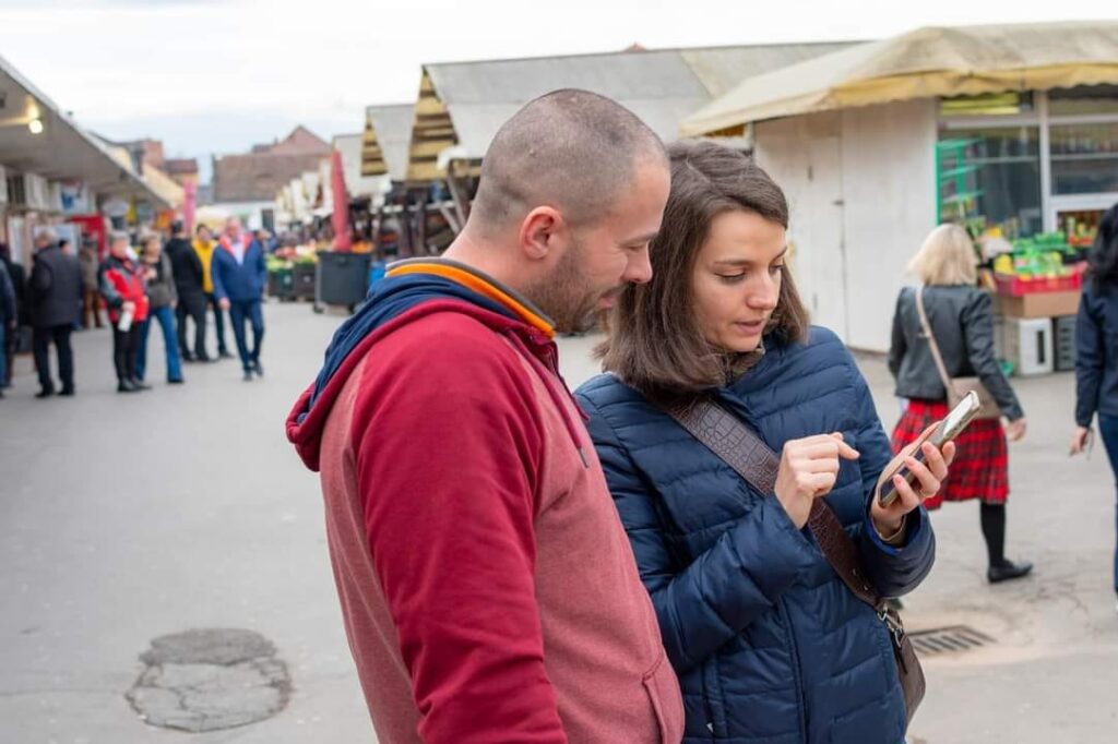 Diana Mureșan, consilier local USR Sibiu, declară despre întâlnirile cu cetățenii: Sunt foarte recunoscătoare pentru toți cei care și-au făcut și își vor face în continuare timp să zăbovească la o discuție cu noi și să ne răspundă la câteva întrebări