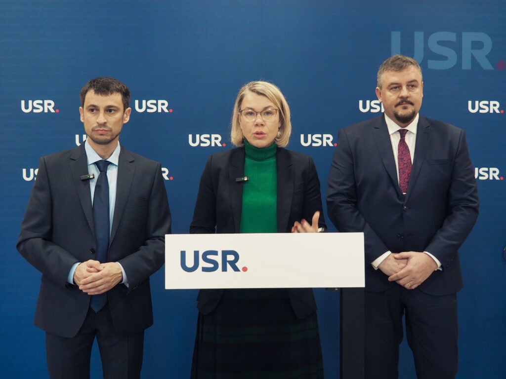 VIDEO - Ruxandra Cibu Deaconu: Noi, în formula pe care o vedeți aici, ne propunem să transformăm în bine viața locuitorilor din Sibiu, Cisnădie și Șelimbăr. Vrem ca legăturile dintre cele trei localități să fie puternice, naturale și utile