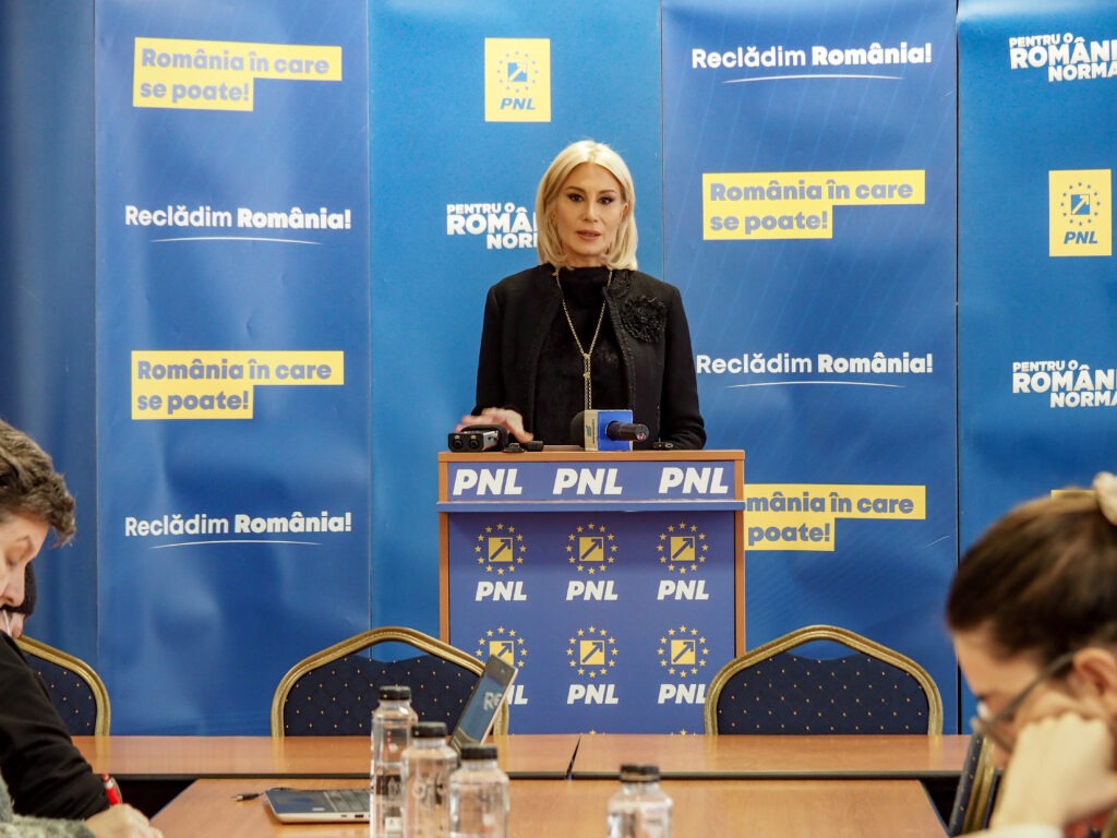 VIDEO - Raluca Turcan: Dacă până acum, Simion și Șoșoacă au fost priviți ca o glumă proastă a scenei politice din România, de la o vreme această glumă a început să se îngroașe