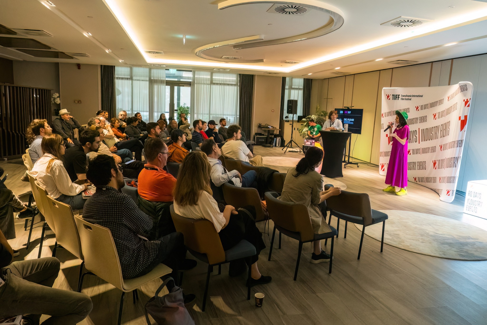Creatorii români de seriale se pot înscrie la Drama Room