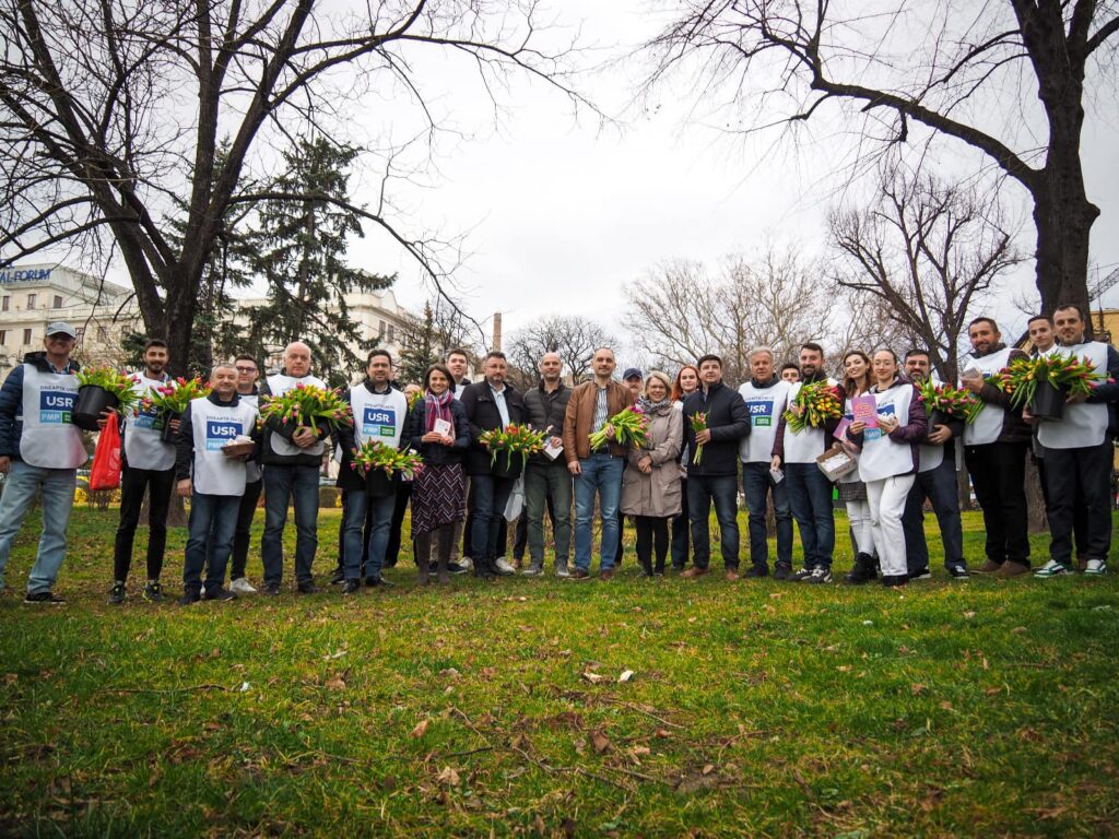 https://sibiulinimagini.ro/foto-alianta-dreapta-unita-a-celebrat-venirea-primaverii-in-sibiu-oferind-doamnelor-flori-si-ciocolata/