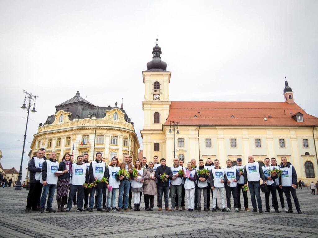 https://sibiulinimagini.ro/foto-alianta-dreapta-unita-a-celebrat-venirea-primaverii-in-sibiu-oferind-doamnelor-flori-si-ciocolata/
