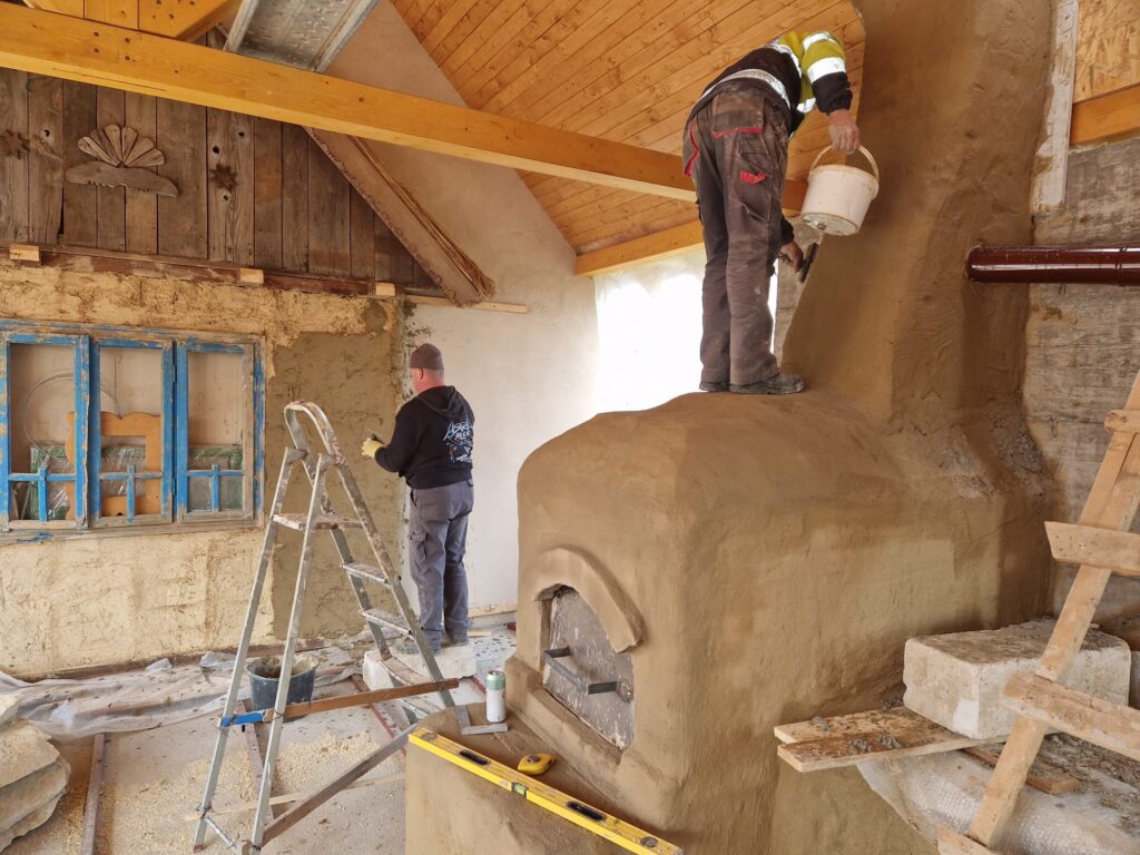 Echipa de restauratori și specialiști a Muzeului ASTRA a derulat o serie de ateliere la Muzeul ,,Ivan Pațzaichin - Mila 23”, din Delta Dunării
