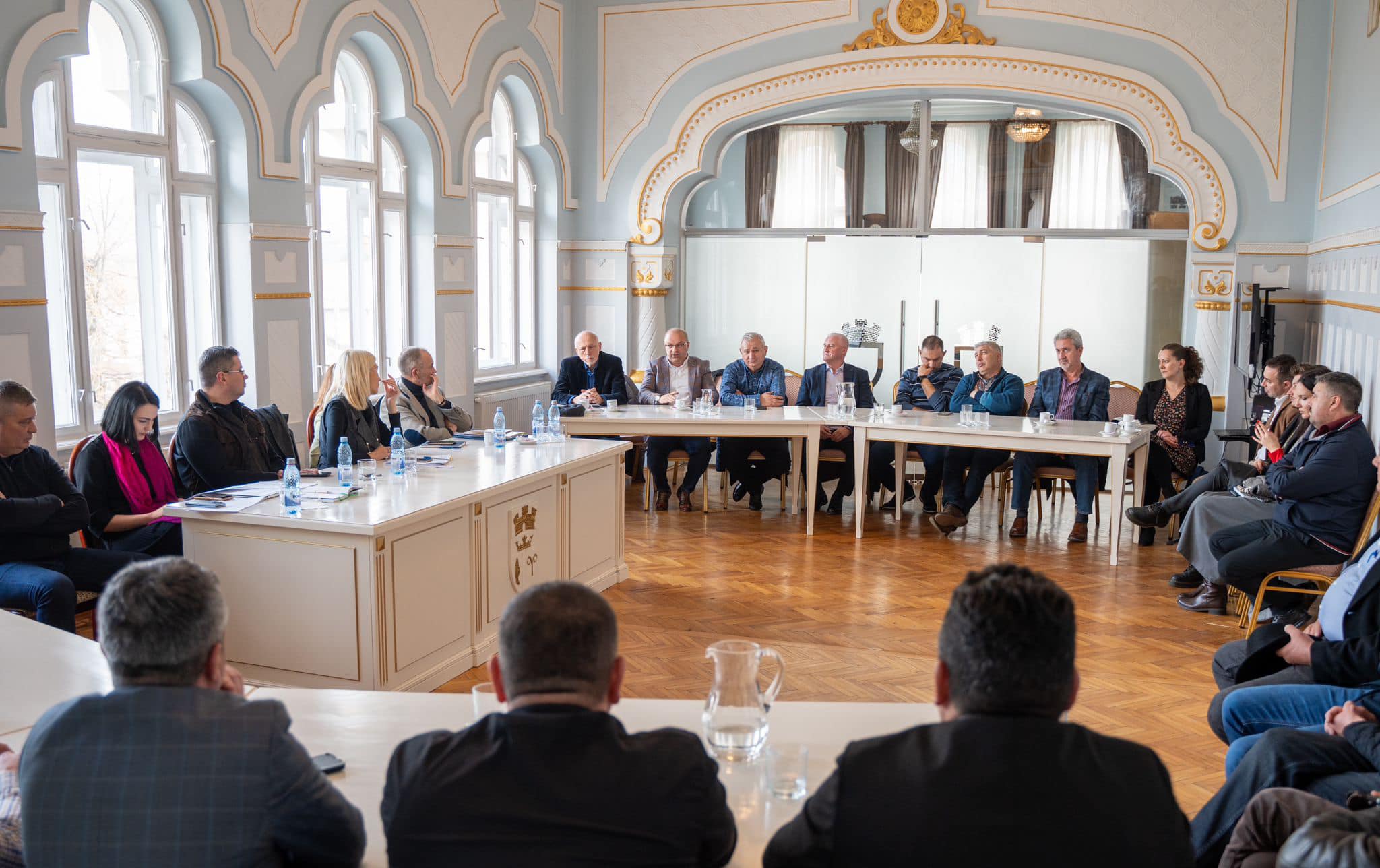 Primăria Săliște, condusă de primarul Horațiu Răcuciu, a găzduit întâlnirea aleșilor locali PNL, din județul Sibiu