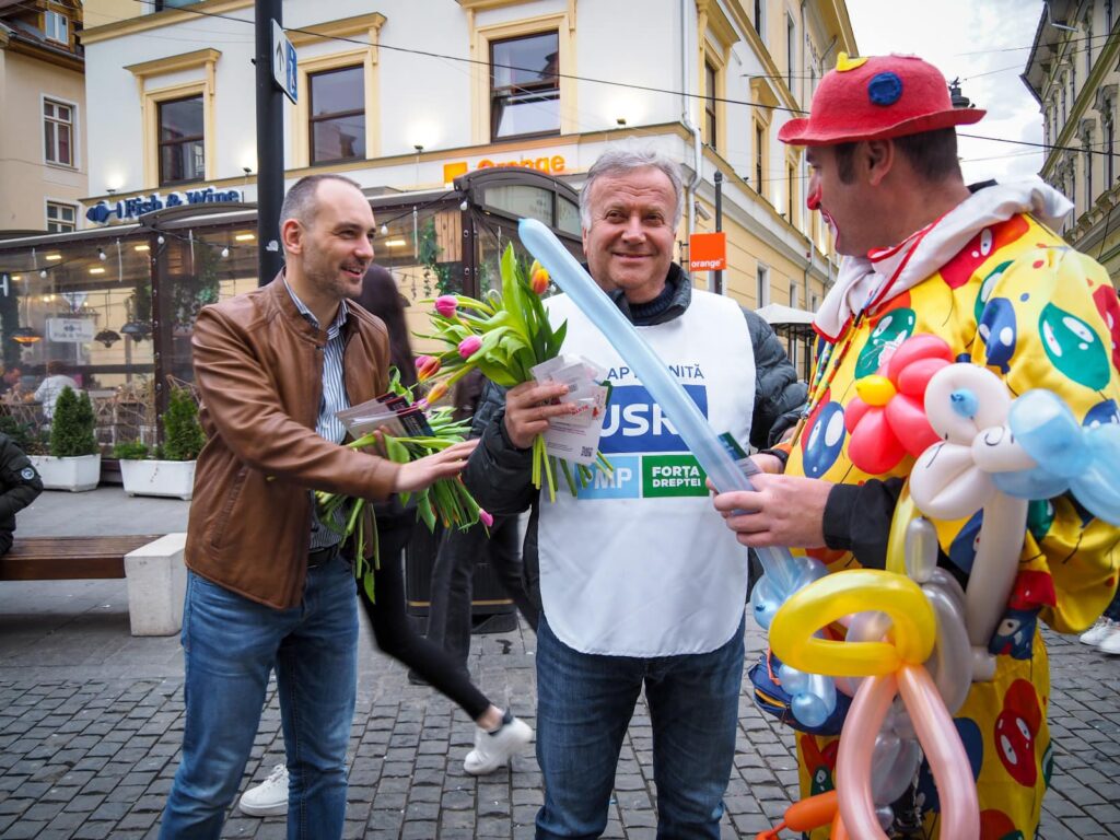 https://sibiulinimagini.ro/foto-alianta-dreapta-unita-a-celebrat-venirea-primaverii-in-sibiu-oferind-doamnelor-flori-si-ciocolata/