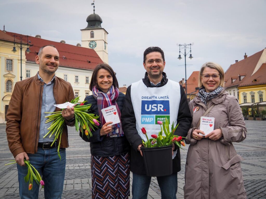 https://sibiulinimagini.ro/foto-alianta-dreapta-unita-a-celebrat-venirea-primaverii-in-sibiu-oferind-doamnelor-flori-si-ciocolata/
