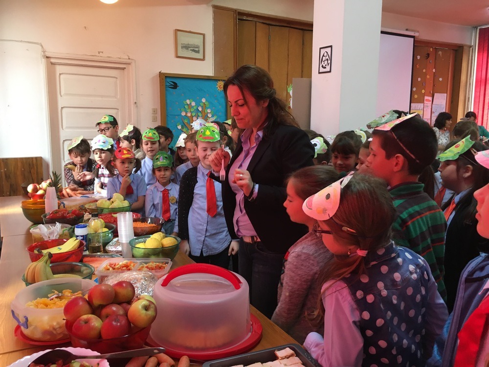 Consiliul Județean Sibiu a lansat cinci licitații pentru miere, telemea, legume, fructe și jardiniere, folosite în măsurile educative adiacente Programului pentru Școli al României