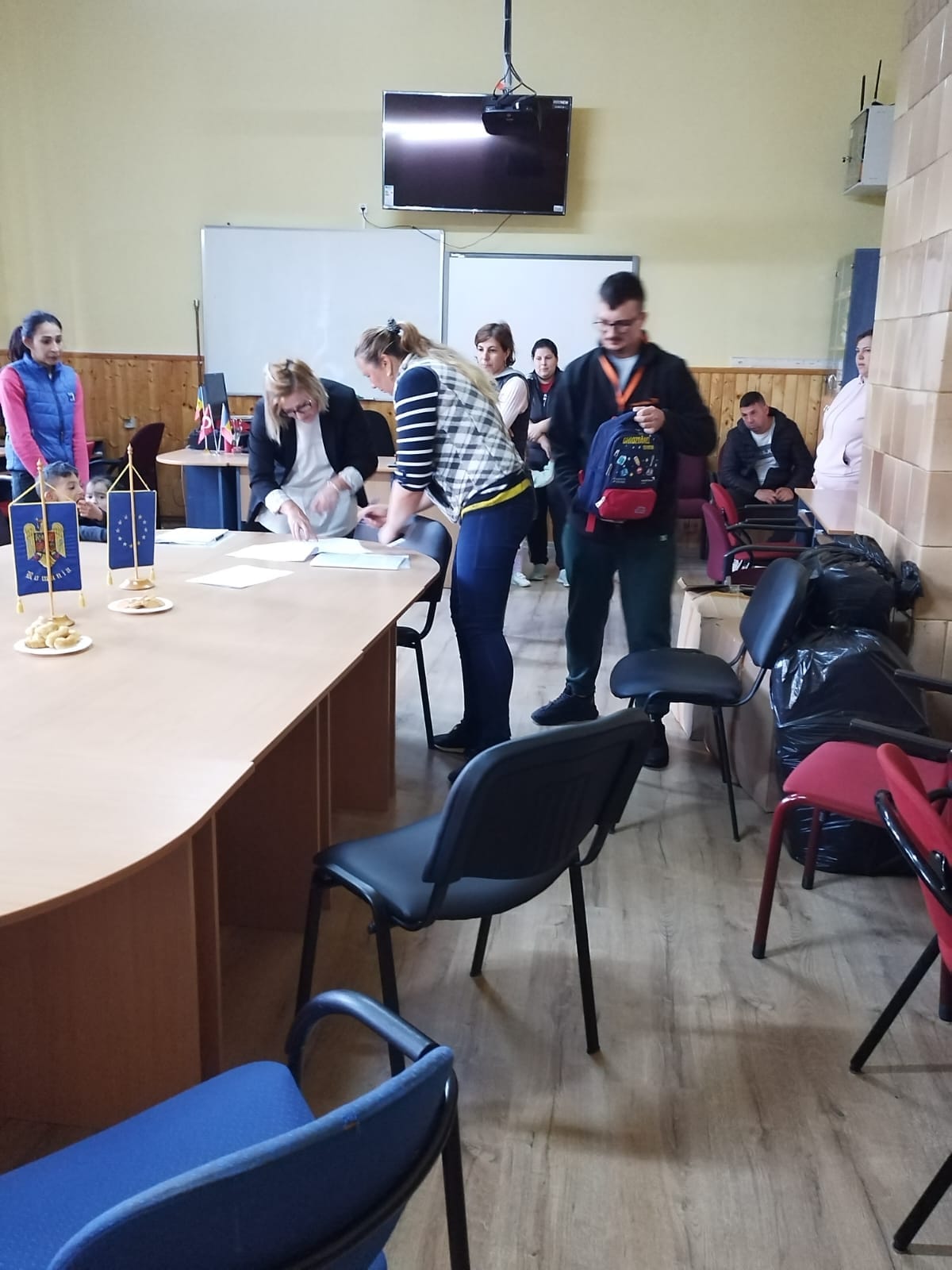 Ghiozdane dotate complet cu rechizite de la WorldVision România au ajuns la toți preșcolarii ce învață la Grădinița Copăcele Rășinari și Școala Prislop