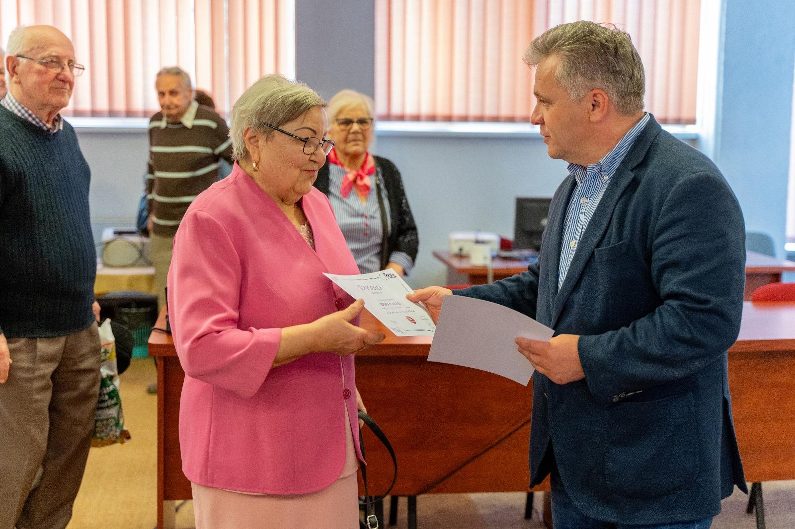 Premierea persoanelor din municipiul Mediaș și satul aparținător Ighișu Nou care au împlinit 80 de ani de viață1