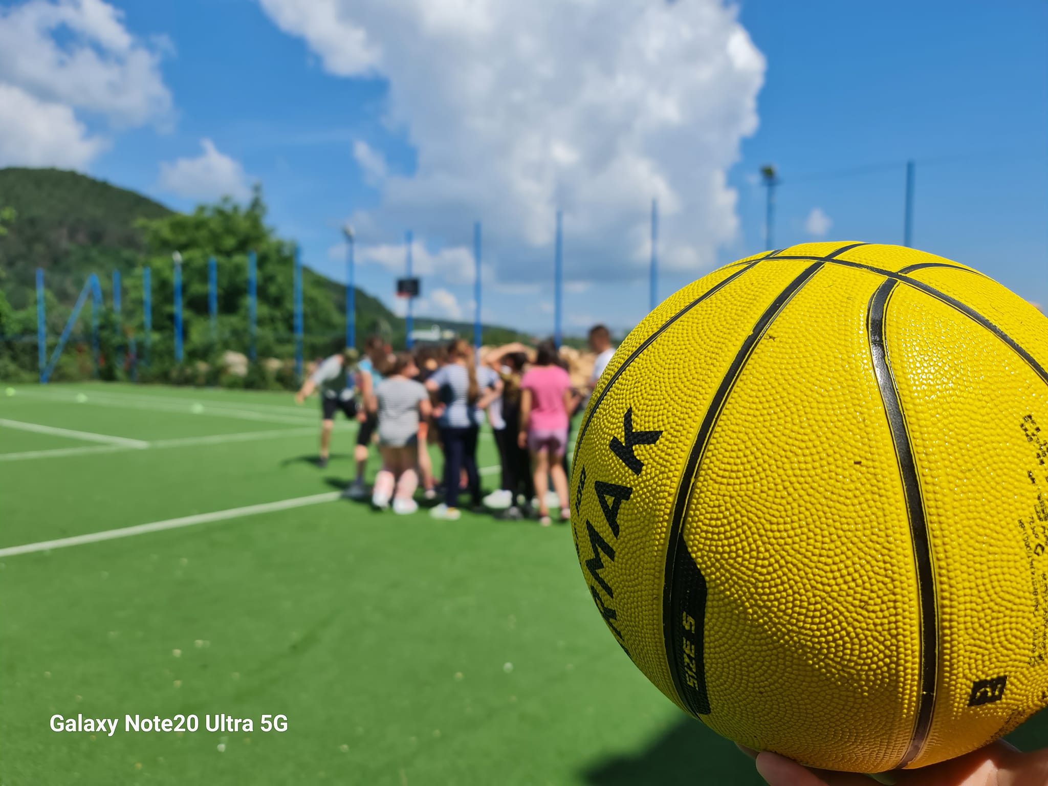 Antrenorii Premium Baschet revin pe terenul de sport al Școlii Gimnaziale „Sava Popovici Barcianu” Rășinari