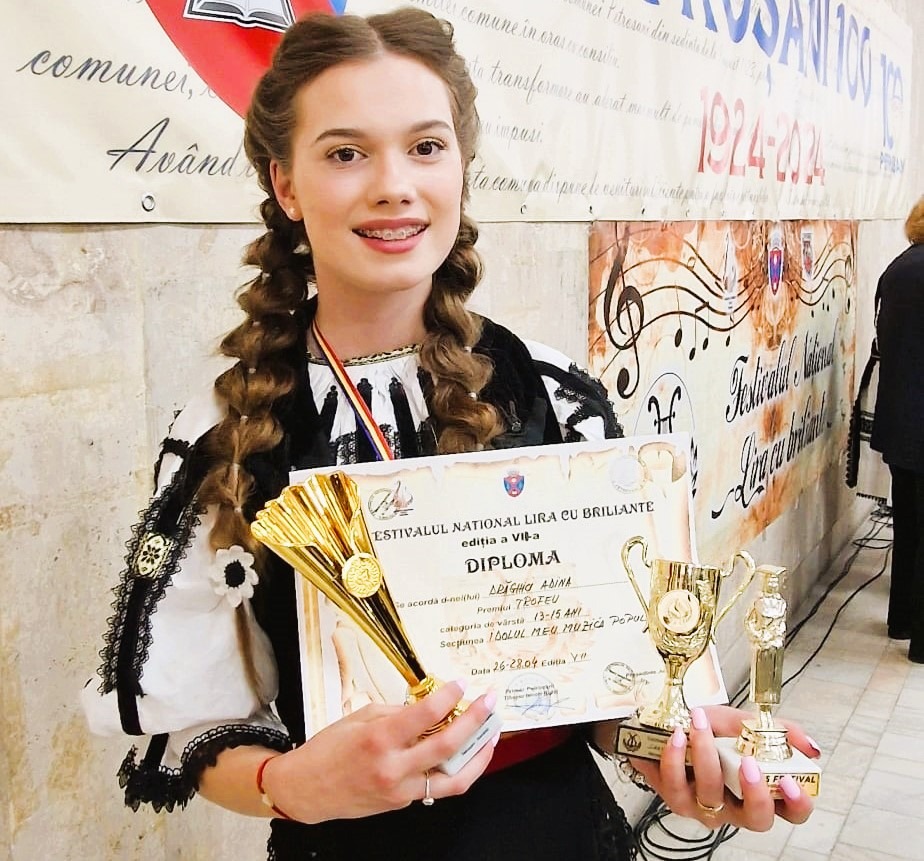 Doi elevi din Sibiu au luat premiul I şi trofeul Festivalului Naţional Lira cu briliante