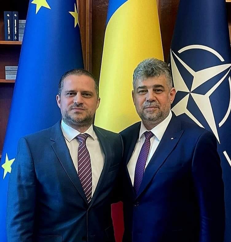 Marcel Ciolacu și-a anunțat colegii din PSD cu privire la candidatura sa la alegerile prezidențiale din toamnă. Unul dintre susținătorii săi este deputatul sibian Bogdan Trif, care a transmis prin intermediul rețelelor de socializare că Ciolacu a dovedit că este un om capabil în funcțiile pe care le-a exercitat: vicepremier, președinte al Camerei Deputaților și prim-ministru, și că ar fi cea mai bună variantă pentru președinția României