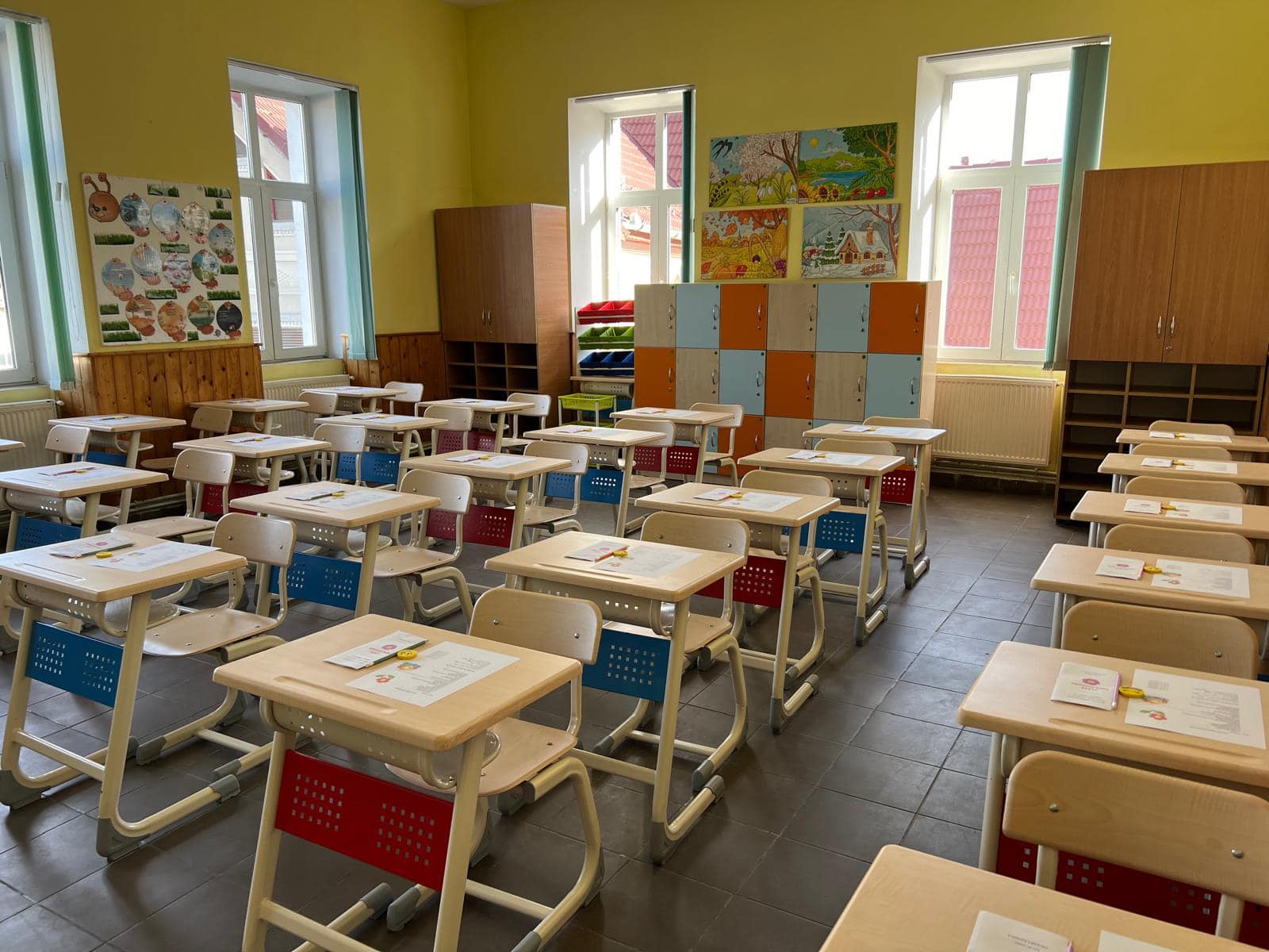 Primarul comunei Poiana Sibiu, Adrian Iovi, a revenit pe băncile școlii